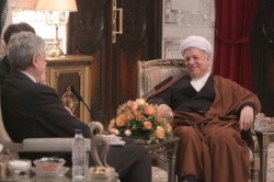 هاشمی رفسنجانی: غرب باید به افکار عمومی ملت های جهان احترام بگذارد
