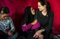 آنجلینا جولی: جهان باید با مهربانی مهاجران سوری و عراقی را بپذیرد