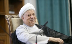 هاشمی رفسنجانی: آیت‌الله خامنه‌ای محور اساسی حیات انقلاب و امنیت کشور است