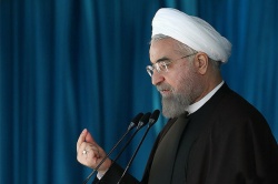  روحانی در جمع مردم کردستان: ایران از بغداد و اربیل هم حفاظت می‌کند/ پایه میز آمریکا شکسته است