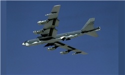 پرواز بمب‌افکن‌های بی-۵۲ مجهز به کلاهک هسته‌ای آمریکا بر فراز آسمان شبه‌جزیره کره