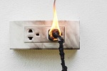مدیرعامل شركت توزیع برق اهواز : شهروندان مراقب آتش‌سوزی  تجهیزات برقي در منازل باشند