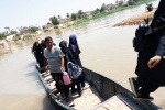 37 روستای باوی با قایق تردد می‌کنند ؛ 200 دانش آموز از ترس غرق شدن ترك تحصيل كردند