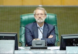 کارشناس مسائل سیاسی : لاریجانی اجازه نقد دولت را از مجلس گرفته است