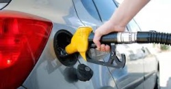 عضو هيات رئیسه کمیسیون تلفیق : سهمیه ۶۰ لیتری بنزین به سفرهای تابستانی انتقال يافت