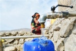 عضو شورای روستای عوده غیزانیه : آب هر 4 روز يكبار فقط براي 4 ساعت وصل مي‌شود