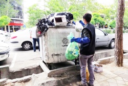 دبیر شورای سلامت اهواز : فعاليت زباله‌گردها خطر بزرگی برای انتقال بیماری است