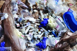 مسئول آزمایشگاه محیط زیست خوزستان : 8 بیمارستان مشكل  امحای زباله‌های عفونی دارند