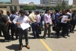 تجمع نیروهای اجرائیات شهرداری اهواز مقابل شورای شهر