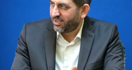 نماینده مردم اهواز:   عدم ثبات ارز و تنظیم بازار موجب کوچک‌تر شدن سفره‌های مردم شده است