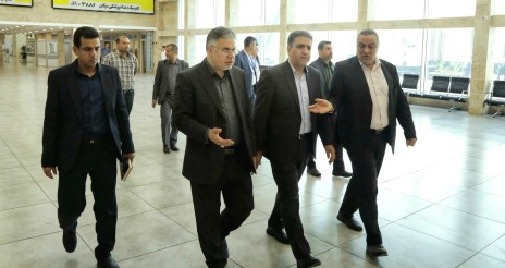 بازدید سرزده معاون عمرانی استاندار خوزستان از روند خدمات‌رسانی به مسافران نوروزی در فرودگاه اهواز
